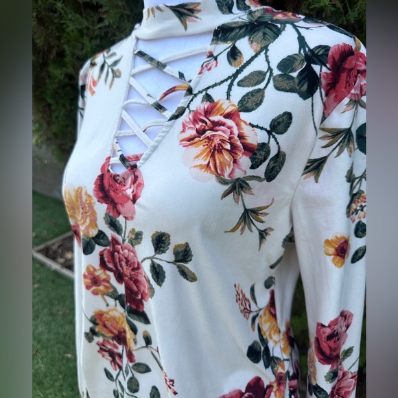 No Boundaries Women’s Floral Ivory Lace-Up V- Neck Long Sleeve Top/Dress XXL - Picture 2 of 9